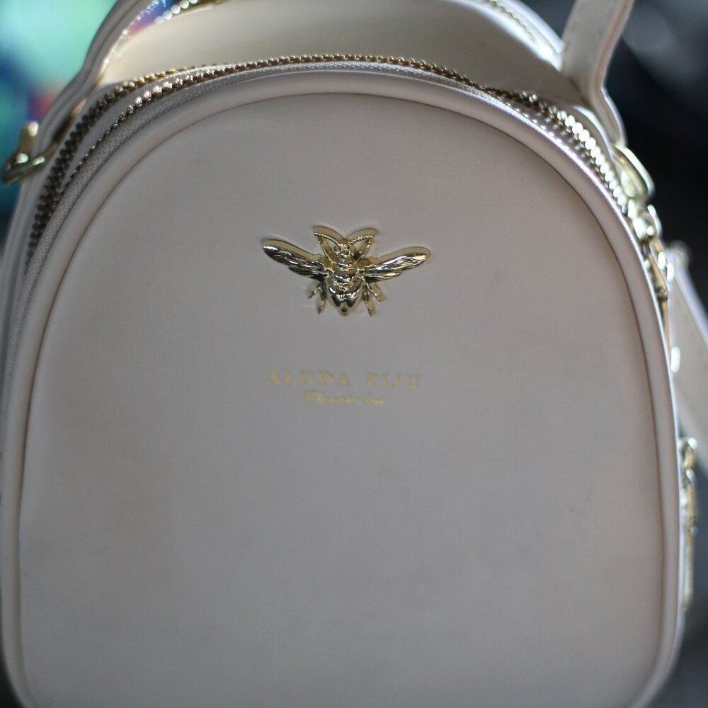 Aluda Piju purse with strap